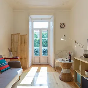 lxroller-design-marques-apartment.hotels-lisbon-portugal.com/